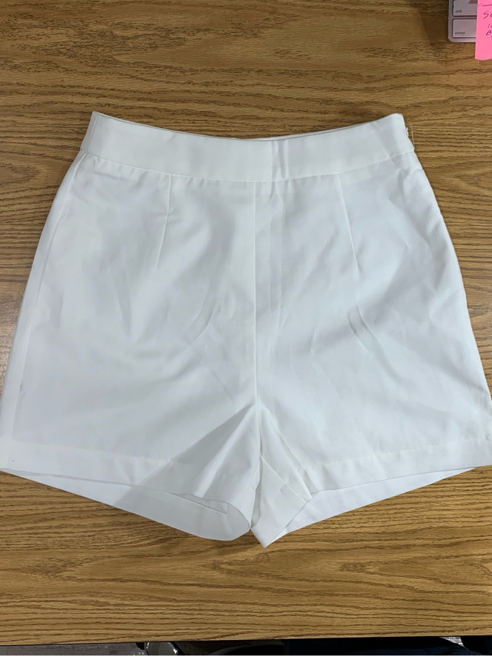 Commense white shorts size XS ❄️❄️❄️❄️❄️❄️❄️❄️❄️